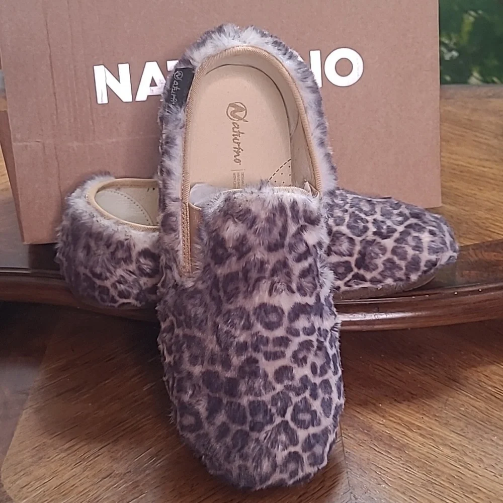 New in box! Naturino Manx Kids 34 size 3 faux fur leopard print warm slippers